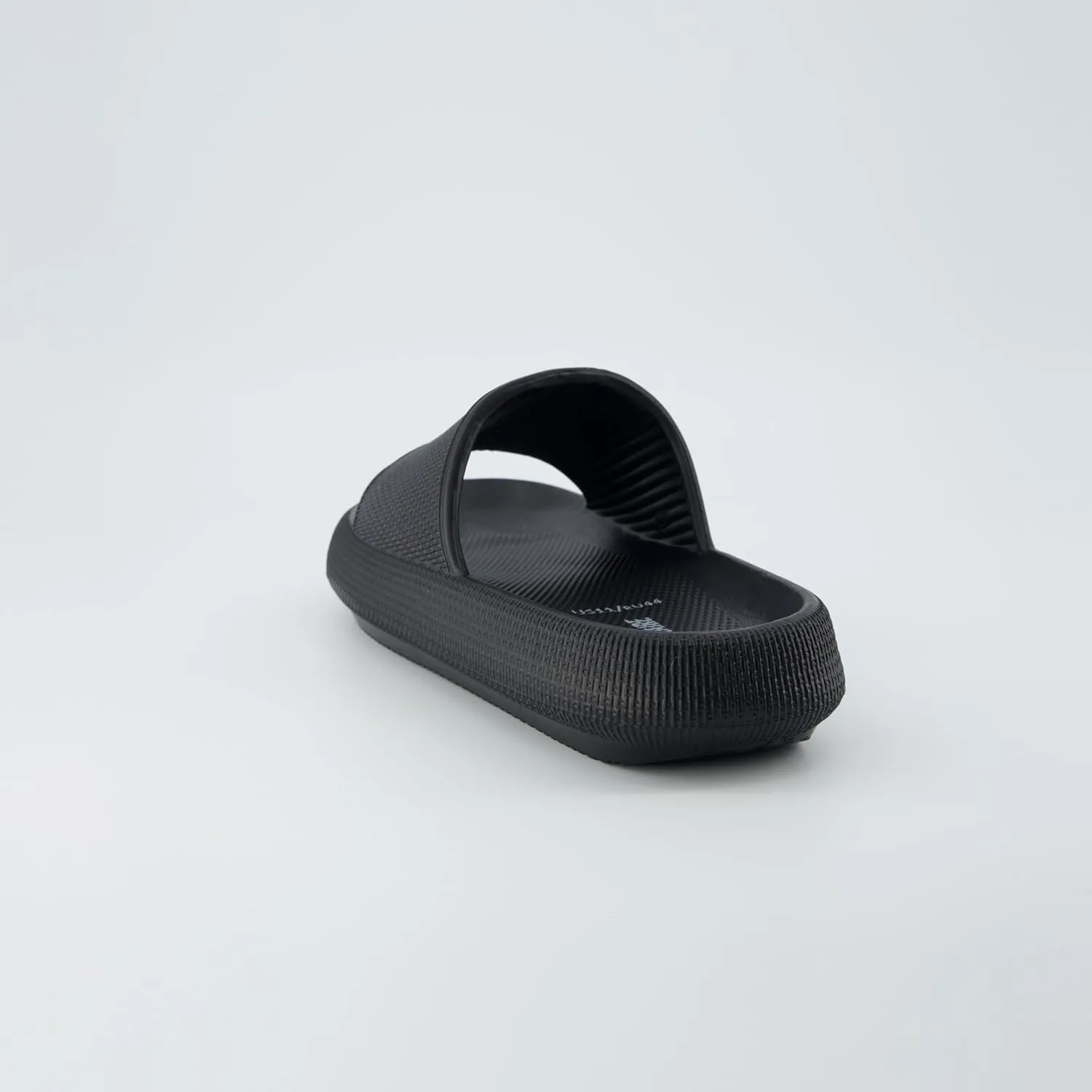 CUSHIONAIRE Men's Feather cloud recovery pool slide with  Comfort