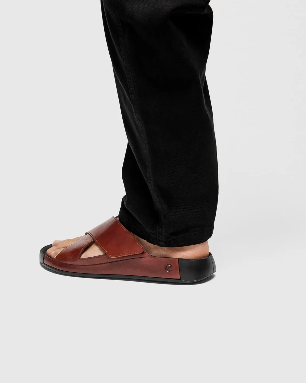 ECCO Men's Cozmo Two Band Cross Slide Sandal