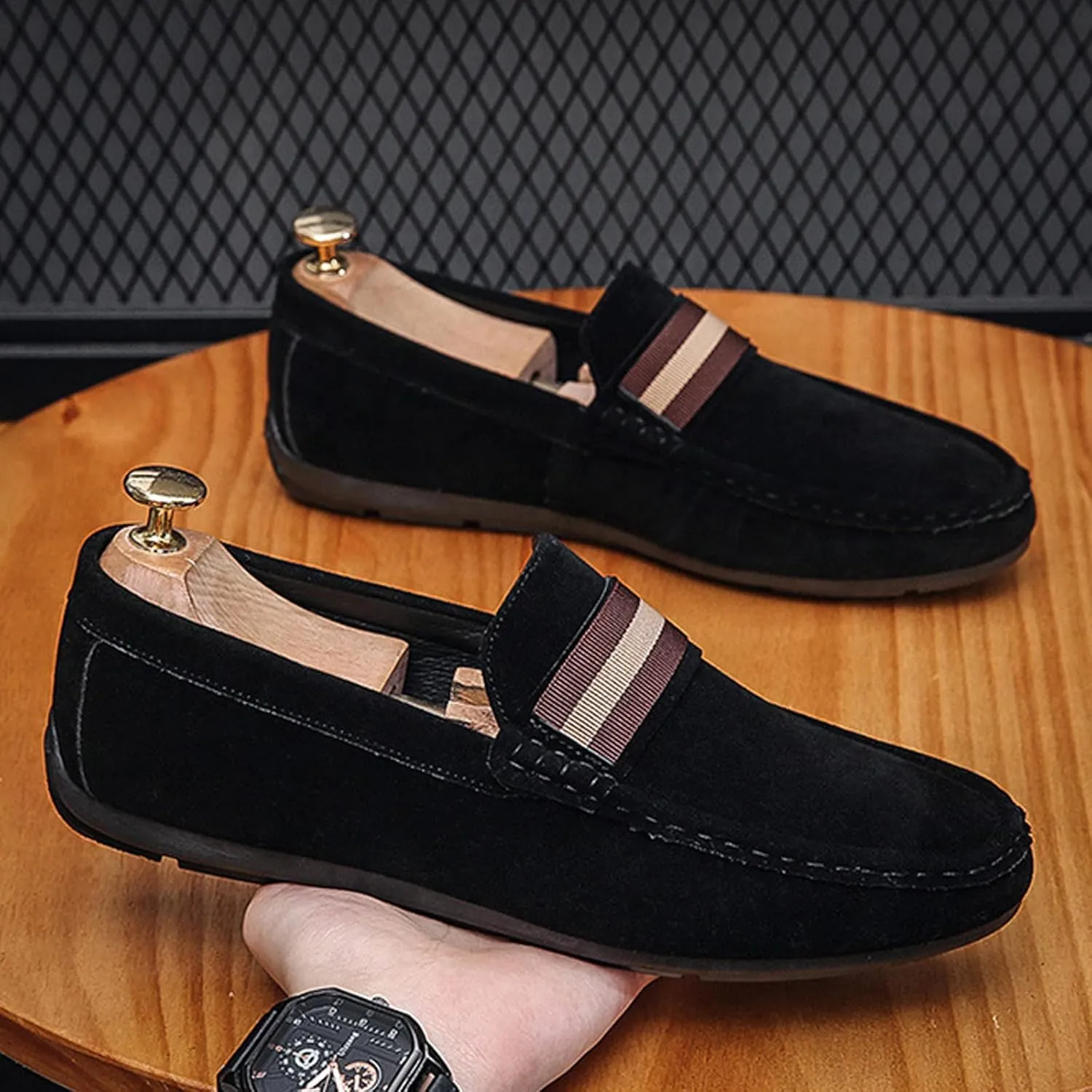 Men's Suede Flat Penny Loafers Retro Round Toe Non-Slip Slip-On Casual Walking Shoes Breathable and Comfortable Driving Shoes