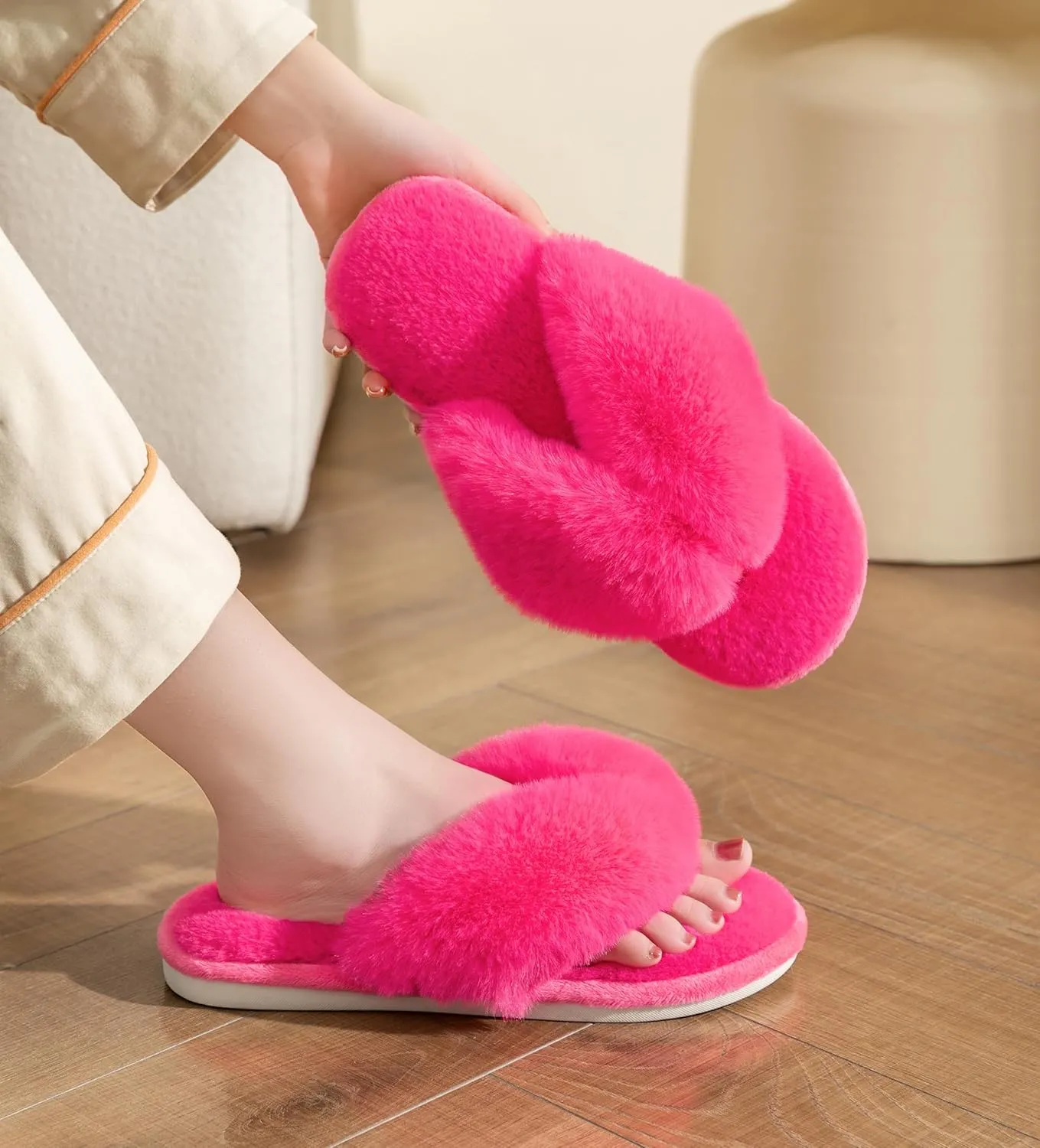 Onmygogo Plush Indoor Flip Flop Thong Slippers for Women Open Toe, Fuzzy Faux Fur Spa House Slippers