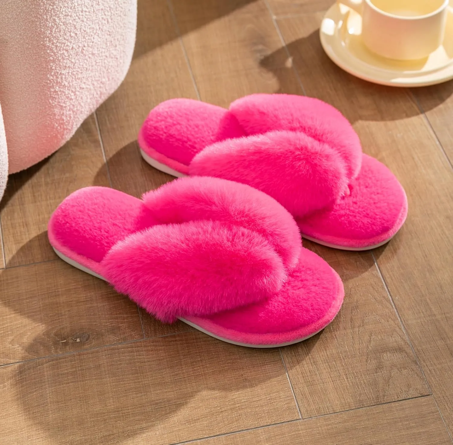 Onmygogo Plush Indoor Flip Flop Thong Slippers for Women Open Toe, Fuzzy Faux Fur Spa House Slippers