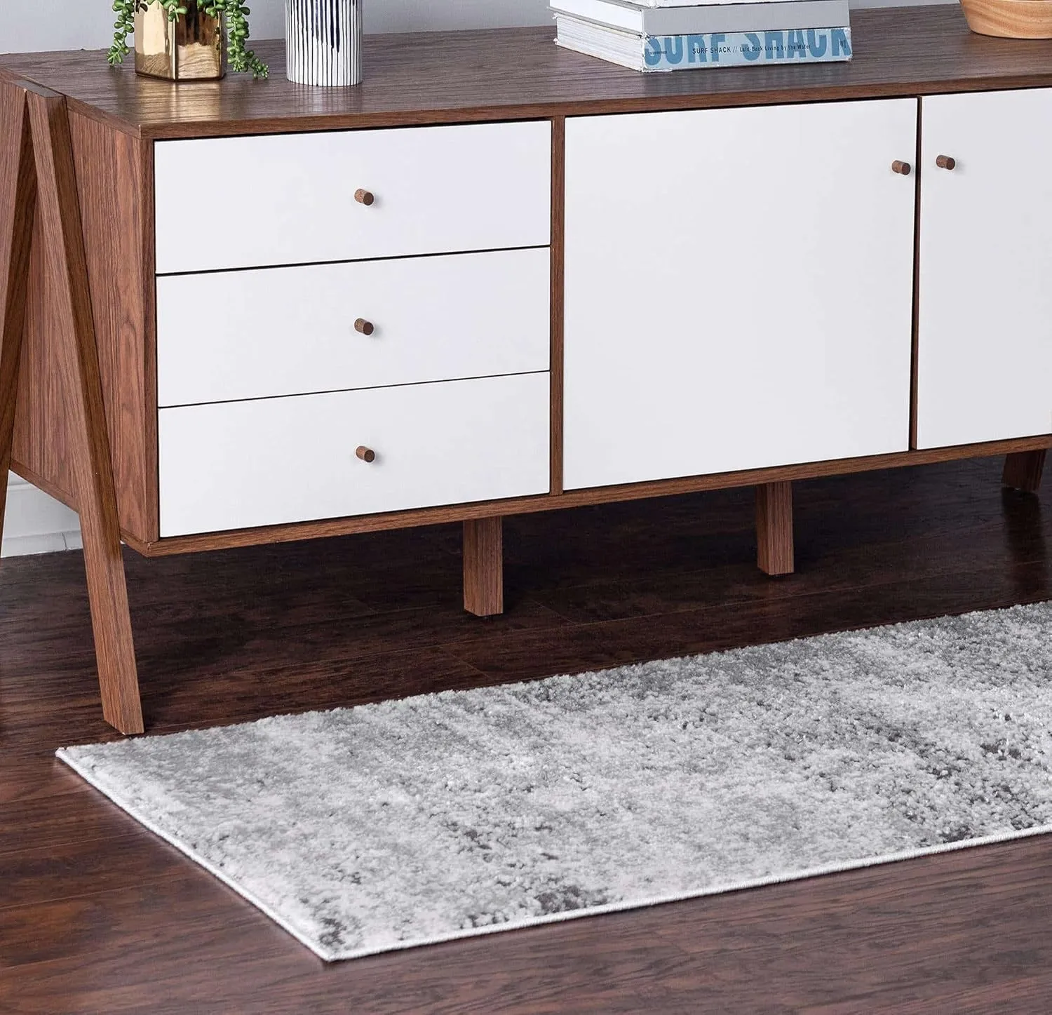 Rugs.com Leipzig Collection Runner Rug – 6 Ft Runner Grey Low-Pile Rug Perfect for Hallways, Entryways