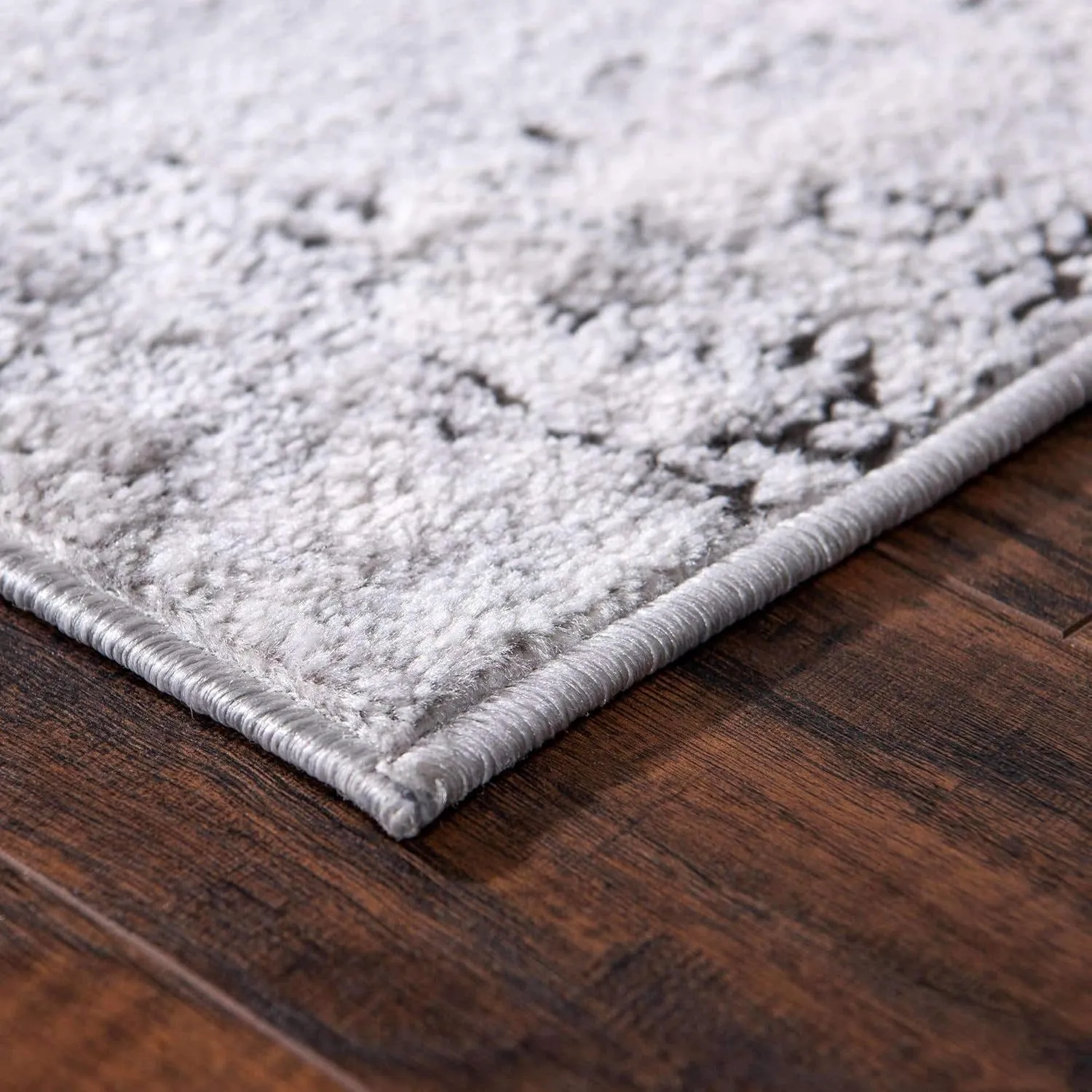 Rugs.com Leipzig Collection Runner Rug – 6 Ft Runner Grey Low-Pile Rug Perfect for Hallways, Entryways