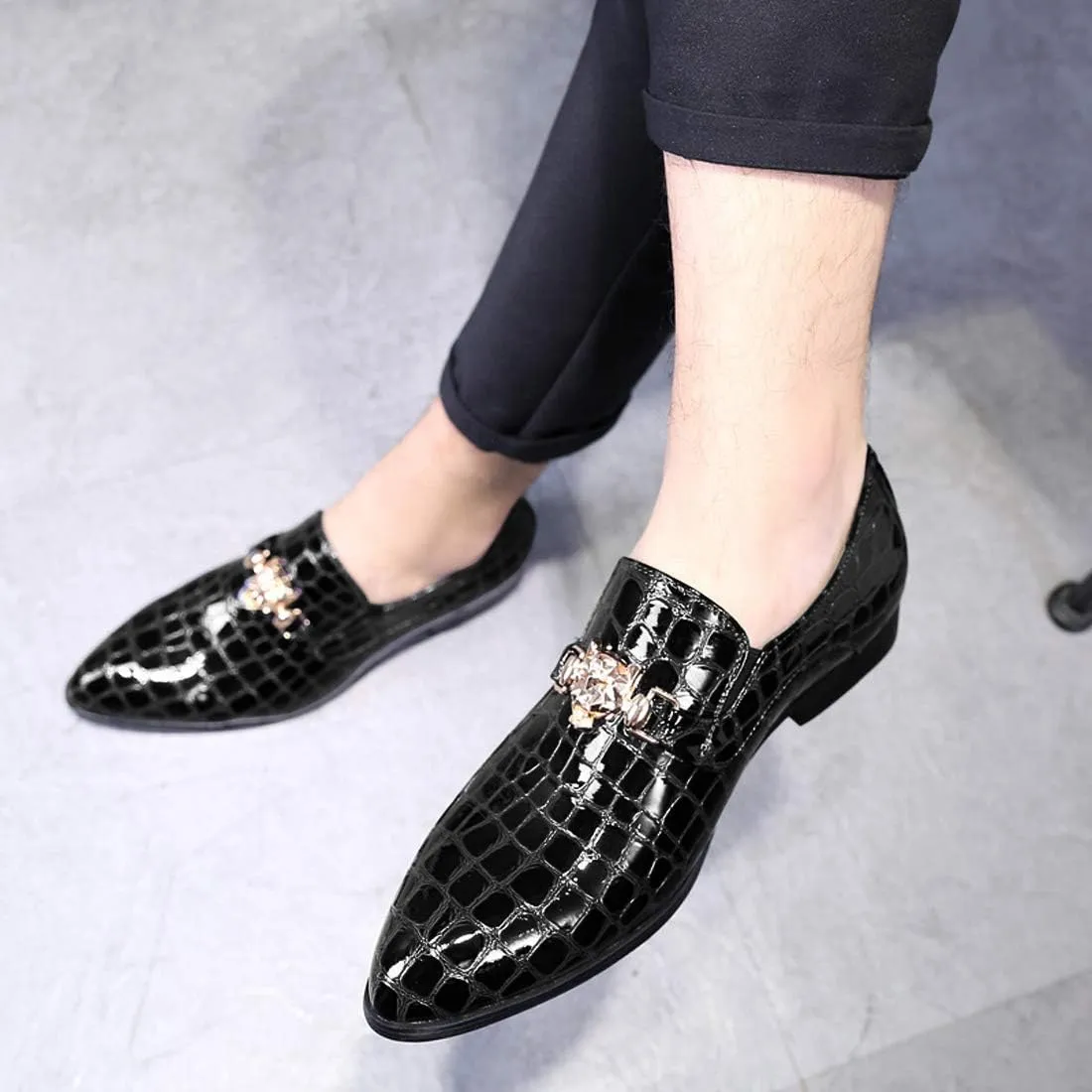 Santimon Loafers Men Italian Alligator Patent Leather Fashion Slip-on Shoes Metal Buckle Pointed Toe Smoking Slipper Moccasins Black Blue Red