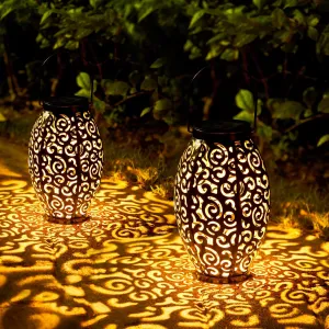 Solar Lanterns Outdoor Waterproof, 2 Pack Solar Garden Lanterns, LED Hanging Lanterns Solar Powered with Handle, Garden Decorative Retro Metal Solar Light for Table Pathway Walkway, Gardening Gifts