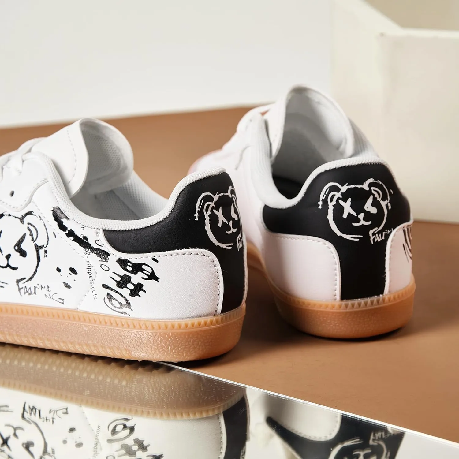 Women and Men Retro Fashion Sneakers Lace Up Walking Shoes Low Top Casual Sneakers Comfortable Cartoon Patten Shoes