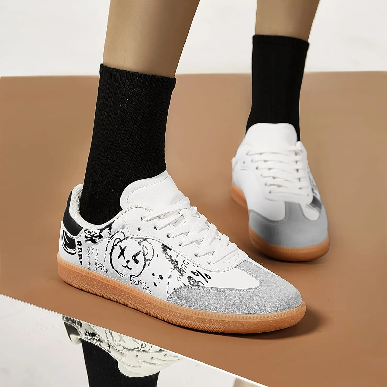 Women and Men Retro Fashion Sneakers Lace Up Walking Shoes Low Top Casual Sneakers Comfortable Cartoon Patten Shoes