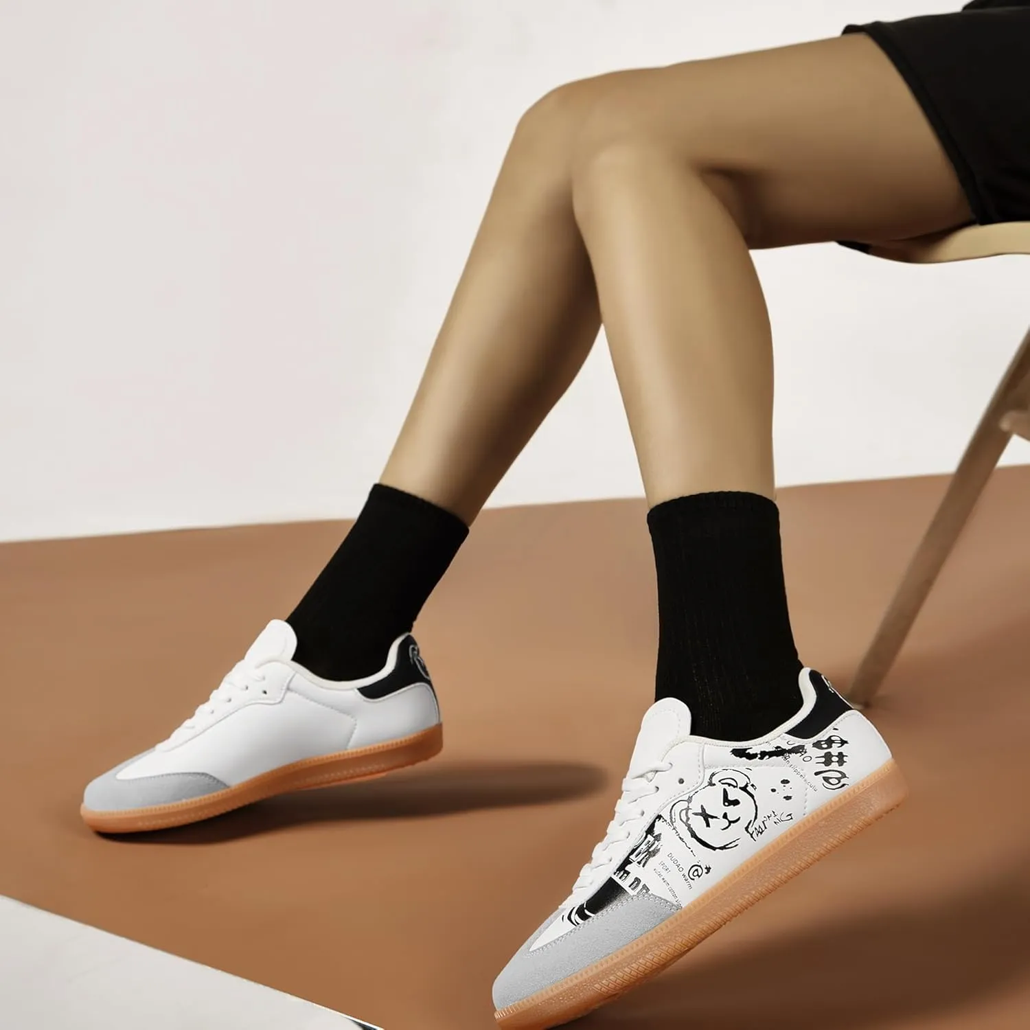 Women and Men Retro Fashion Sneakers Lace Up Walking Shoes Low Top Casual Sneakers Comfortable Cartoon Patten Shoes
