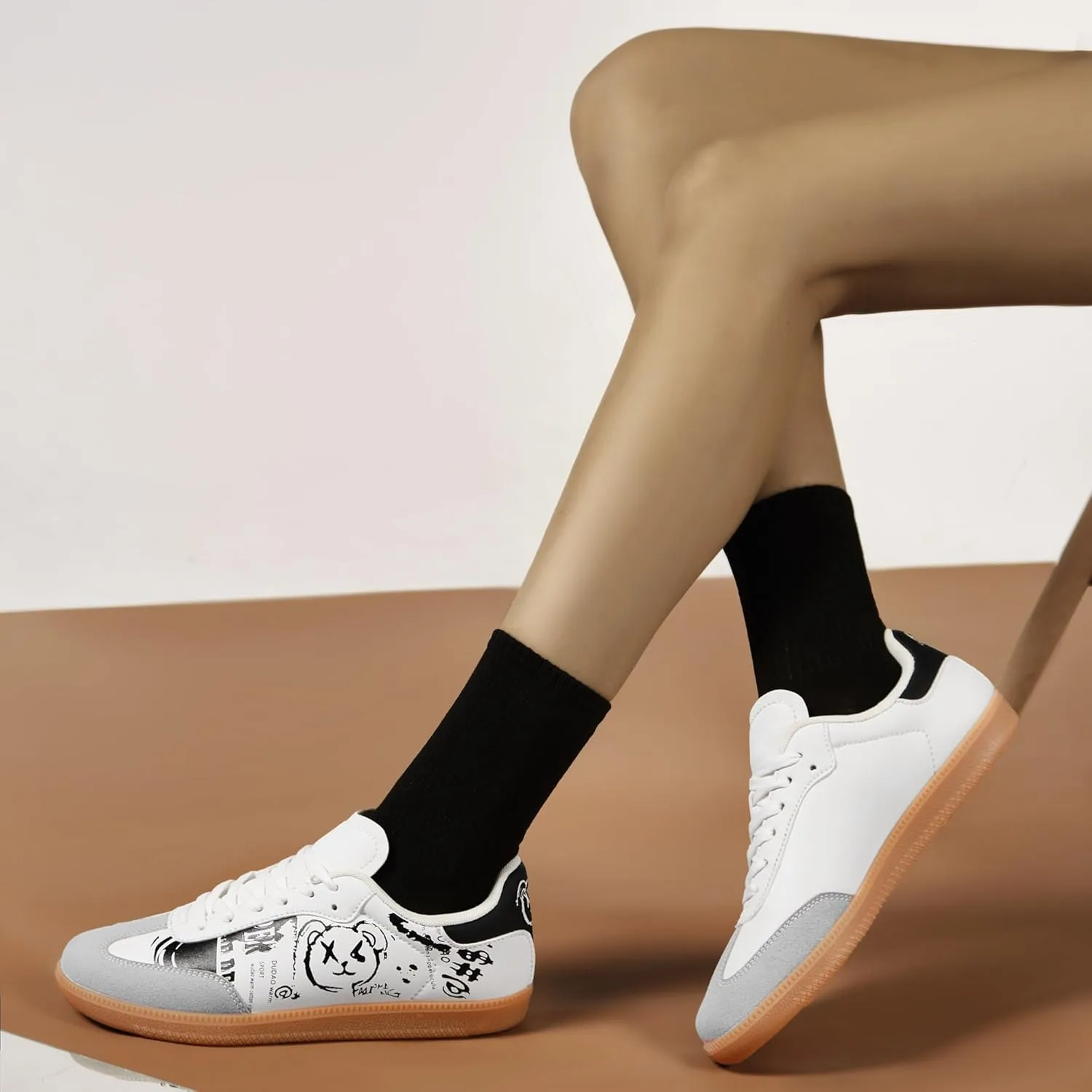 Women and Men Retro Fashion Sneakers Lace Up Walking Shoes Low Top Casual Sneakers Comfortable Cartoon Patten Shoes