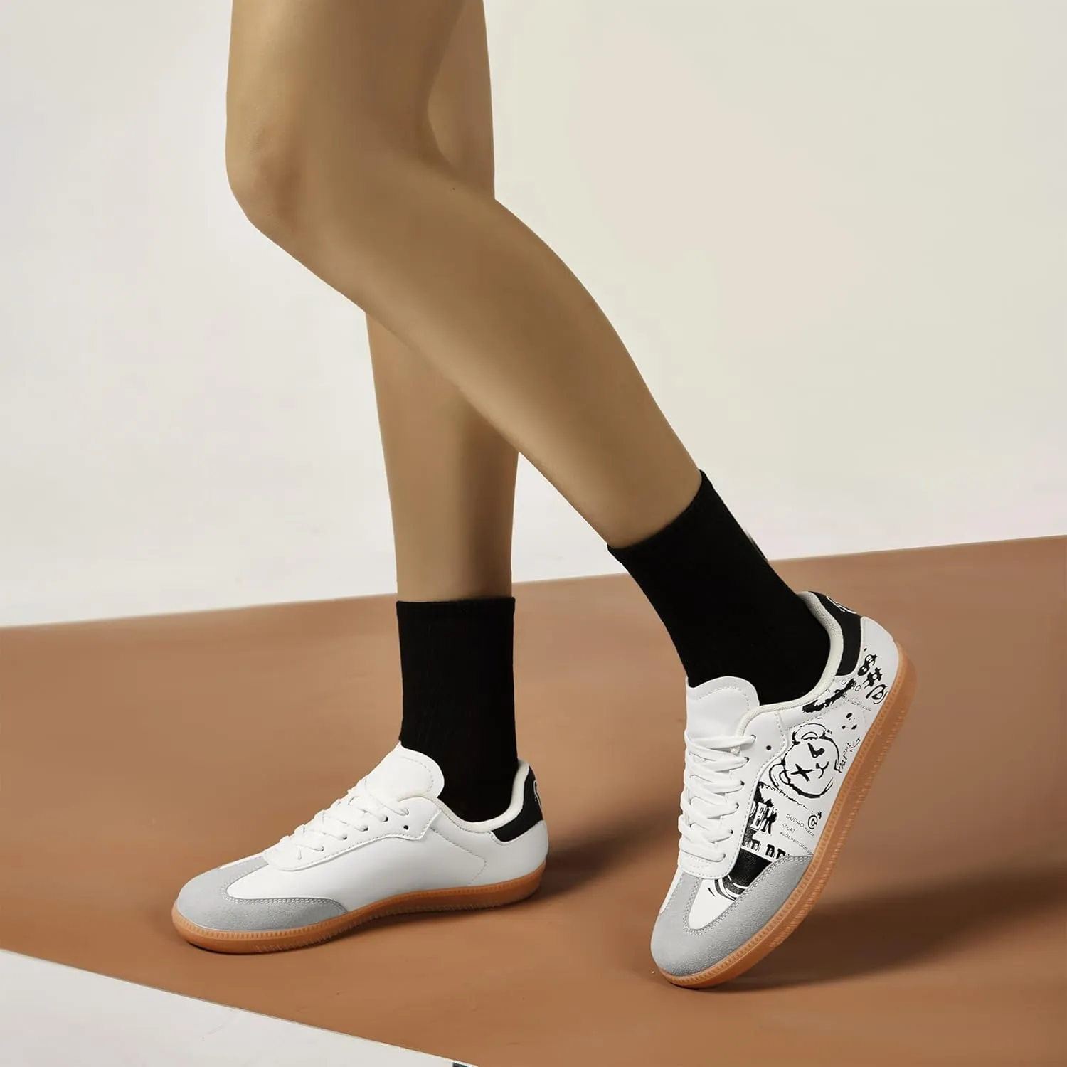 Women and Men Retro Fashion Sneakers Lace Up Walking Shoes Low Top Casual Sneakers Comfortable Cartoon Patten Shoes