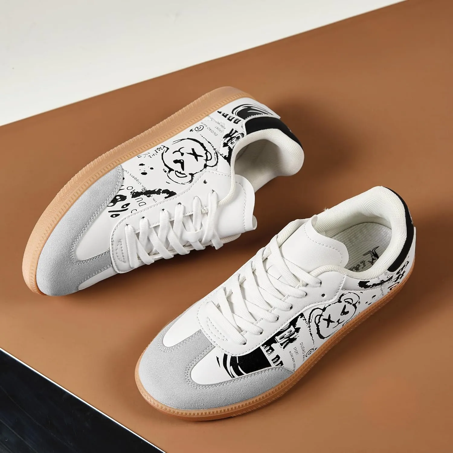 Women and Men Retro Fashion Sneakers Lace Up Walking Shoes Low Top Casual Sneakers Comfortable Cartoon Patten Shoes