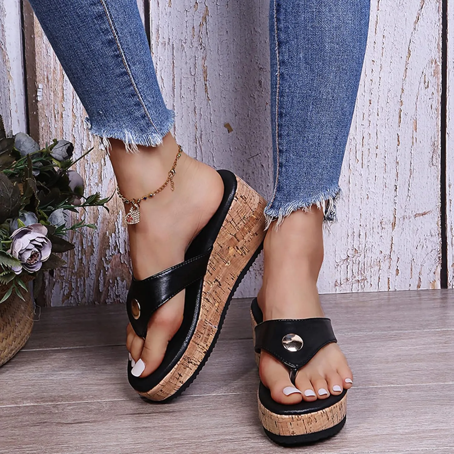 Women's Leather Platform Clip Toe Flip Flops with Arch Support Summer Casual Anti-Slip Orthopedic Wedges Walking Sandals Beach Flip