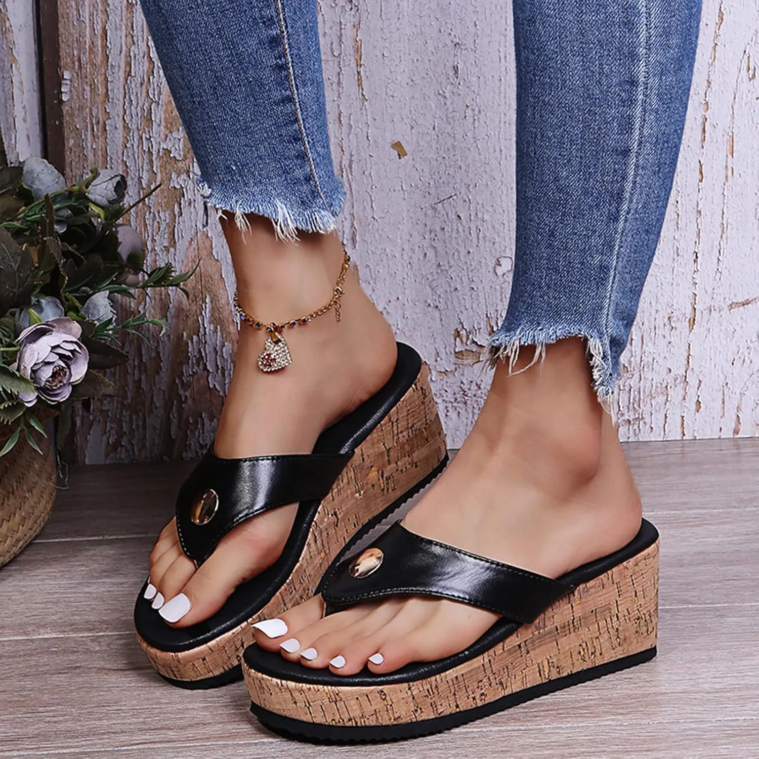 Women's Leather Platform Clip Toe Flip Flops with Arch Support Summer Casual Anti-Slip Orthopedic Wedges Walking Sandals Beach Flip