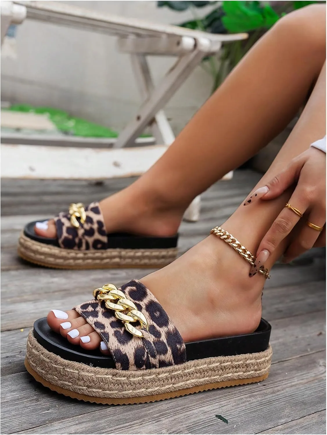 Women's Leopard Print Slide Sandals Open Toe Platform Sandals Summer Vacation Slip on Slides with Metal Chain