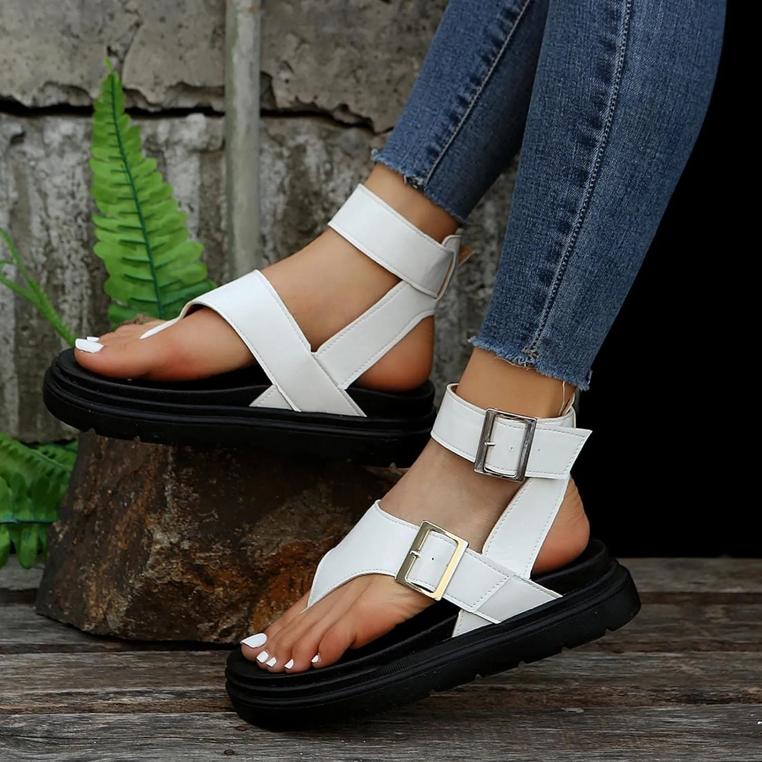 Women's Stylish Buckle Strap Platform Flat Sandals with Arch Suppor Casual Comfy Walking Thong Sandal for Summer