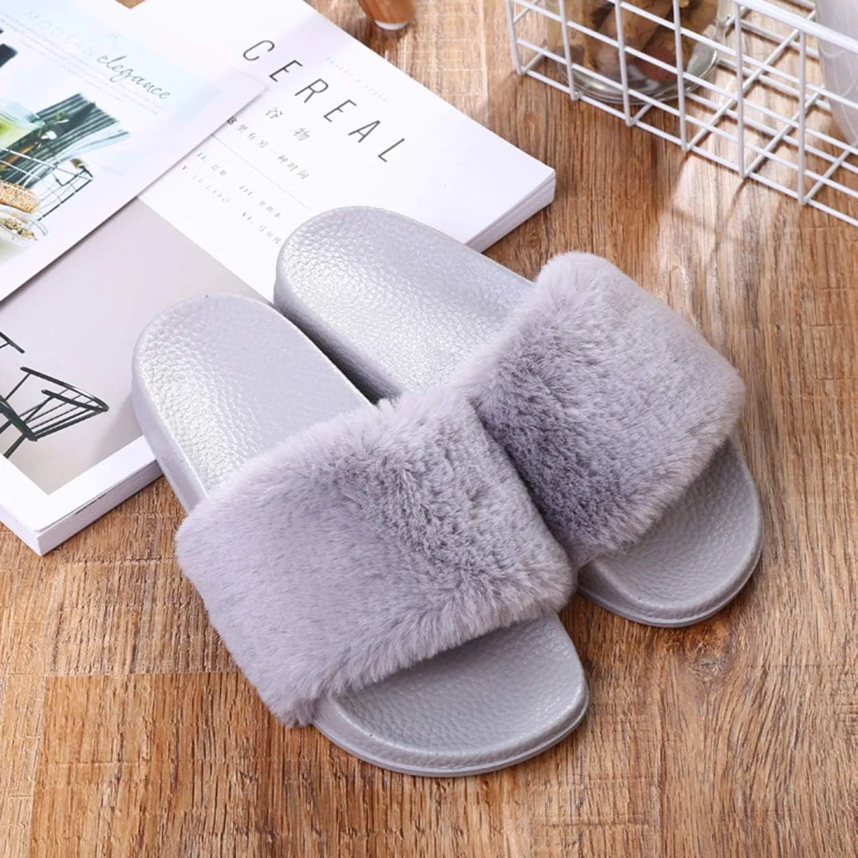 xsby Women's Soft Faux Fur Flat Slide Sandals Comfortable Slipper
